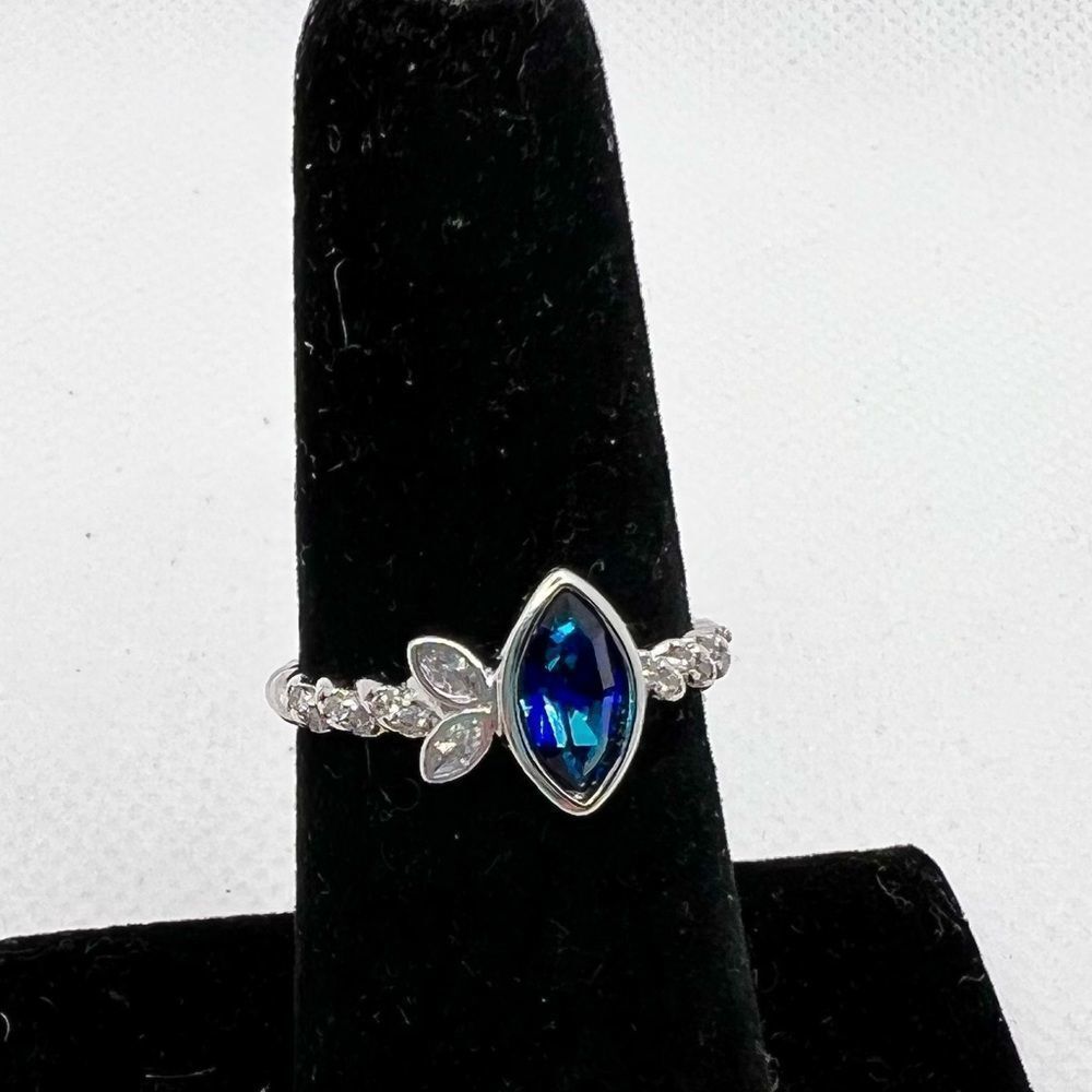 Blue jewel rhinestone studded silver tone ring - size 6.5